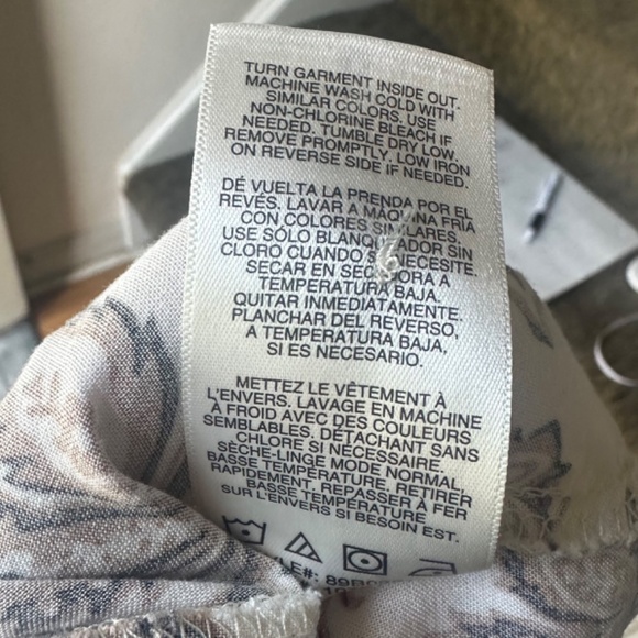 Women's  C&C California paisley, Mao collar, long  sleeves, blouse. Size S. - Picture 10 of 15